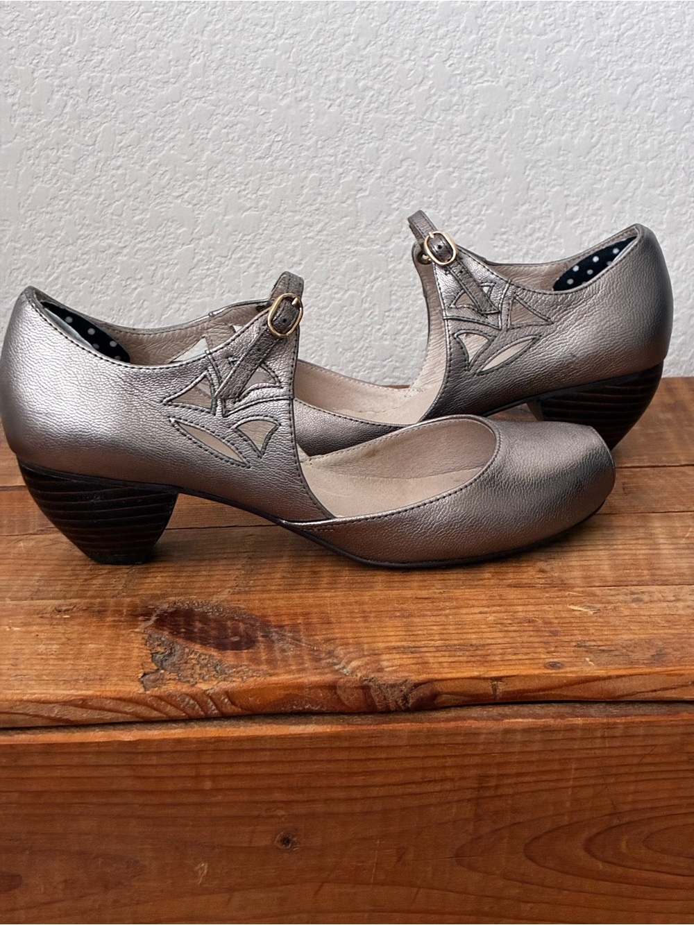 Pewter Leather Cut-Out Sz 38.5 8.5 Maryjane Women's Peep Toe Shoes by All Black